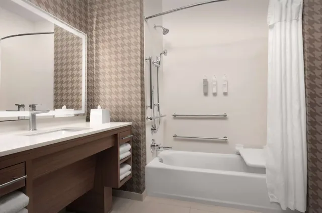 جناح لذوي الإعاقة، Home2 Suites by Hilton Owatonna 3/3
