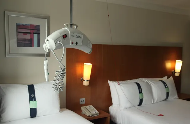 غرفة قياسية بسرير مزدوج لذوي الإعاقة، HOLIDAY INN CARDIFF CITY CENTRE 5/8