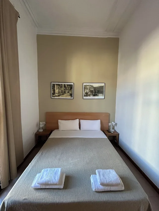 غرفة بسرير مزدوج أو سريرين منفصلين بحمام مشترك، Hostal Delfos 7/10
