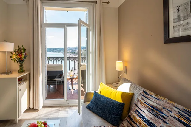 جناح بانورامي بسرير مزدوج بإطلالة على البحر مع أريكة، Hotel Suisse Nice 1/1
