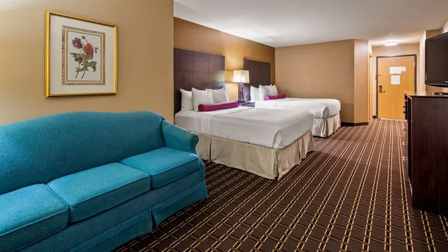 غرفة بسريرين كوين مع أريكة، Best Western Dodgeville Inn & Suites 4/5