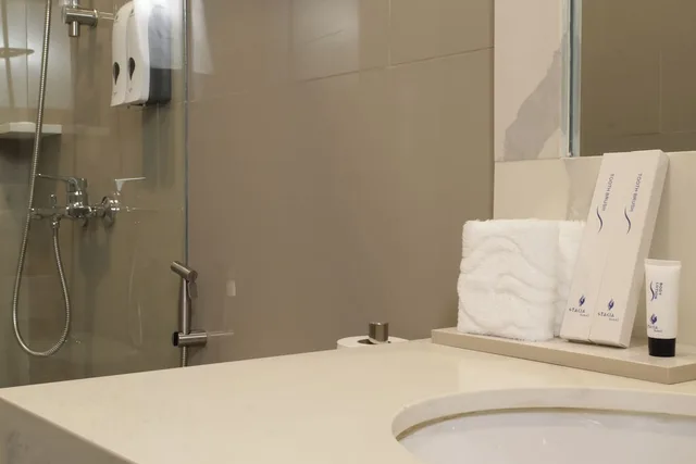 غرفة سوبيريور ثلاثية بسرير كوين وسرير فردي، Stacia Hotel 6/6