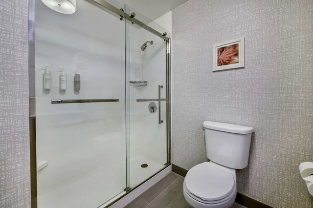 غرفة بسرير كينج مع أريكة، Hampton Inn Cortland 6/7