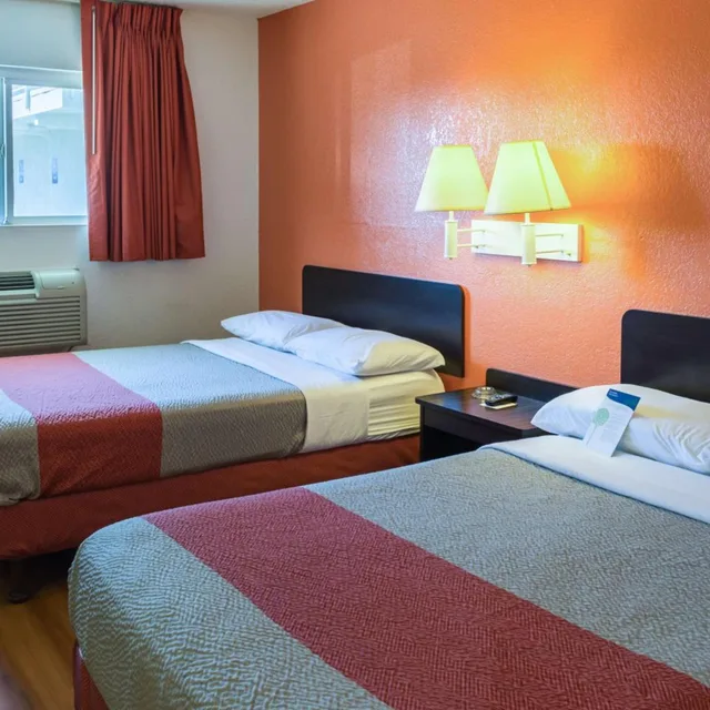 غرفة رباعية، Motel6 Bakersfield, CA - East 4/10