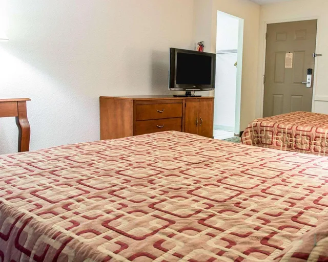 جناح بسريرين مزدوجين، Econo Lodge Kalamazoo MI 1/2