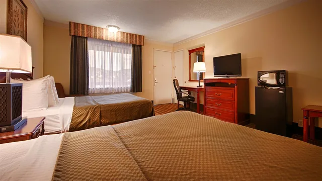 غرفة بسريرين مزدوجين، Best Western Garden Villa Inn 1/3