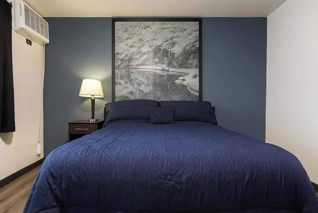 غرفة بسرير مزدوج، OYO Landmark Inn Oskaloosa Near Hwy 63 2/10