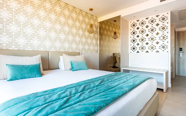غرفة بسرير كوين بشرفة بجاكوزي، Medina Gardens - Adult only 3/10