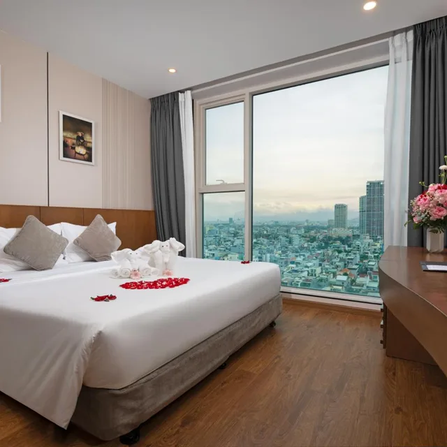 غرفة سوبيريور بسرير مزدوج أو سريرين منفصلين بإطلالة على المدينة، Royal Lotus Hotel Danang 2/8