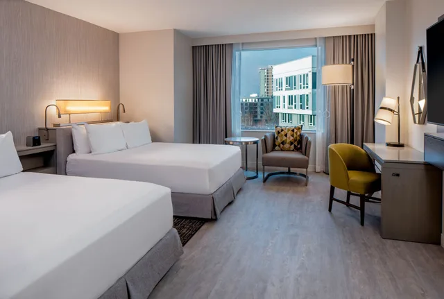 Room, 2 Queen Beds, City and River View، Hyatt Regency Portland At The Oregon Convention Center 4/10
