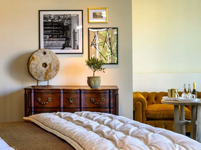 جناح رئاسي بسرير كينج بإطلالة على المسبح بشرفة، L'Isle de Leos Hotel & Spa - MGallery Collection 6/10