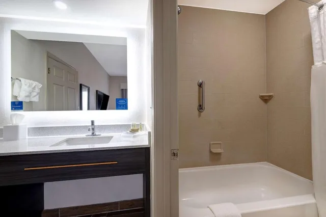 جناح بسرير كينج مع أريكة لذوي الإعاقة، Homewood Suites by Hilton Jackson-Ridgeland 6/9