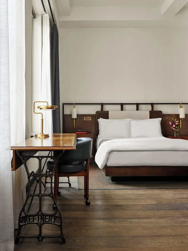 Studio, Queen Bed, Refinery Hotel 1/2