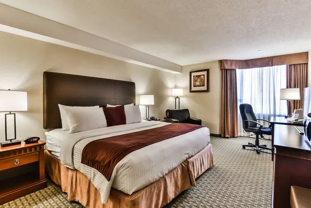 Standard, King Bed, Best Western Plus Cambridge Hotel 1/2