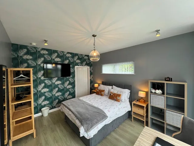Deluxe, King Bed, Private Bathroom, Rest a While B Amp B 1/6