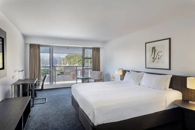 Edit, King Bed، Edit Picton 1/7