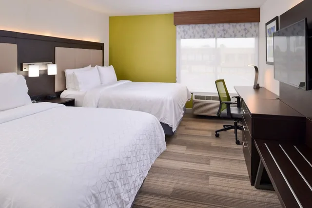 غرفة قياسية بسريرين كوين، Holiday Inn Express Suites Shreveport Downtown Hotel 3/3