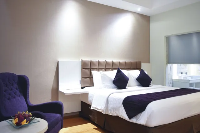 غرفة ديلوكس بسرير كوين، Platinum Balikpapan Hotel Convention Hall 2/4