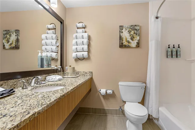 غرفة بسرير كينج بإطلالة على الجبل مع أريكة، Best Western Vista Inn 4/4