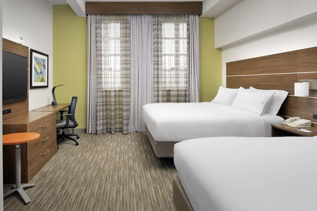 غرفة قياسية بسريرين كوين لذوي الإعاقة، Holiday Inn Express San Antonio N-Riverwalk Area 1/4