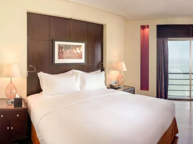 جناح عائلي بإطلالة على المدينة بشرفة، فندق سوفيتل كورنيش الخبر(Sofitel Al Khobar the Corniche) 2/10