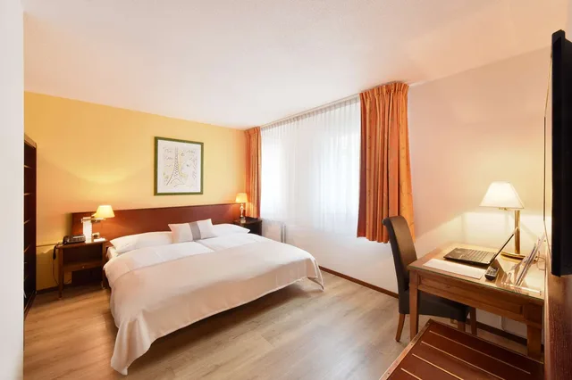 غرفة ديلوكس بسرير كينج، Tulip Inn Beaulieu Lausanne 3/4
