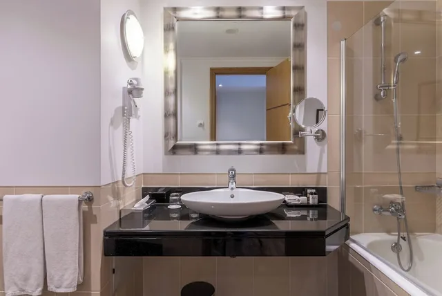 غرفة عائلية بسرير مزدوج وسريرين منفصلين، Pestana Grand Premium Ocean Resort 8/10