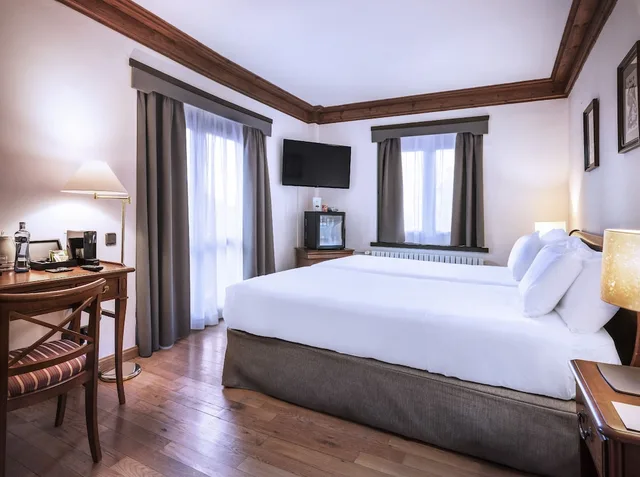 Connecting, Melia, Queen and Twin Beds، Hotel de Tredos Baqueira Affiliated by Melia 2/4