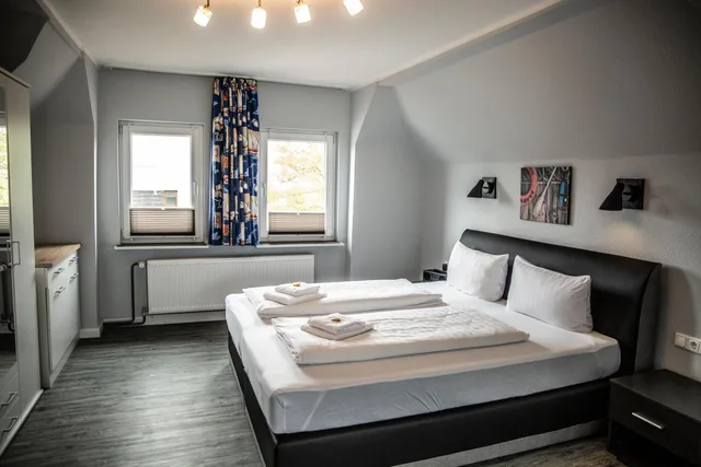 جناح جونيور، Hotel Tum Stuurmann 2/6