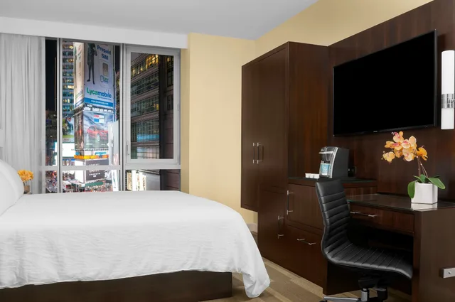 Room, King Bed, Partial Times Square View، Hilton Garden Inn New York/Times Square Central 9/10