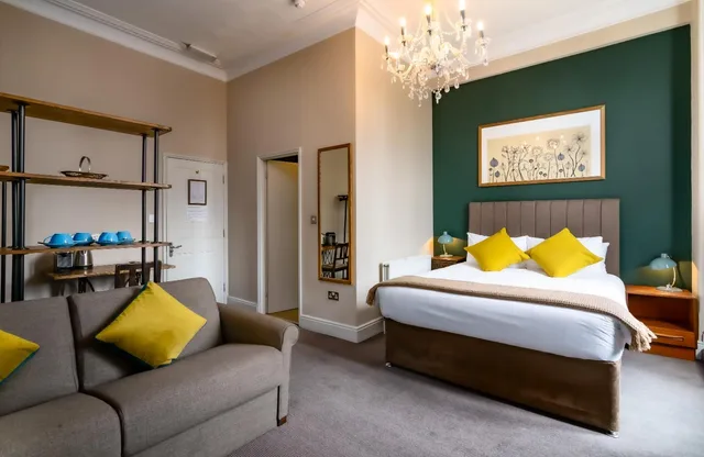 غرفة عائلية بسرير مزدوج وسريرين منفصلين، Kew Gardens Hotel 1/1