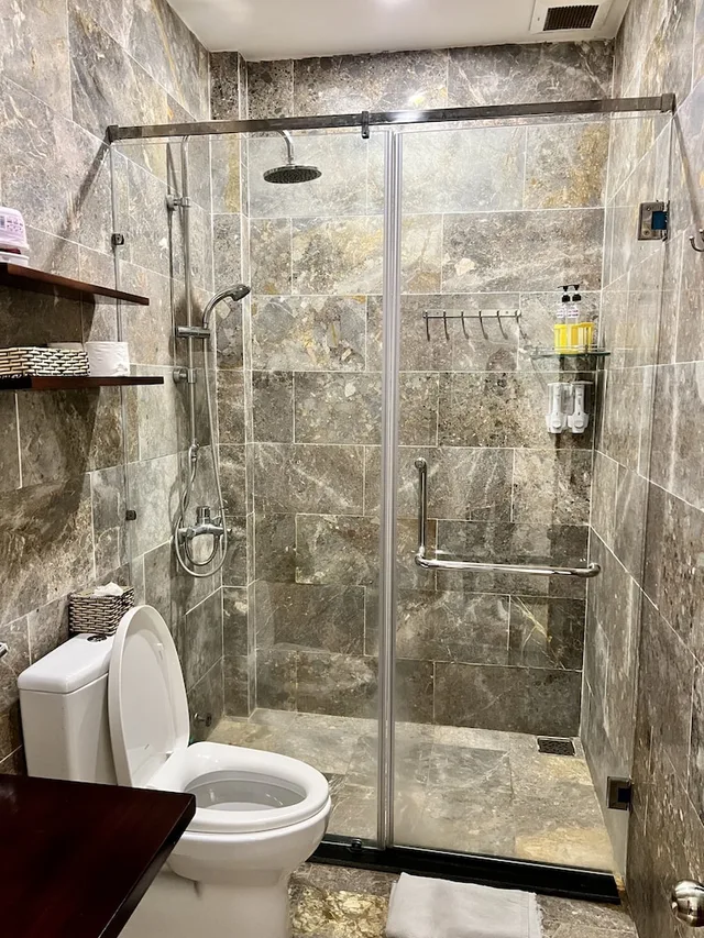 غرفة ديلوكس ثلاثية بسرير كينج وسريرين منفصلين، Ngo House 2 Villa 6/7