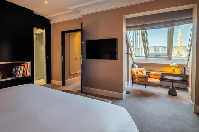 جناح رئاسي بسرير مزدوج مع دخول الصالة، Hilton Brussels Grand Place 3/7