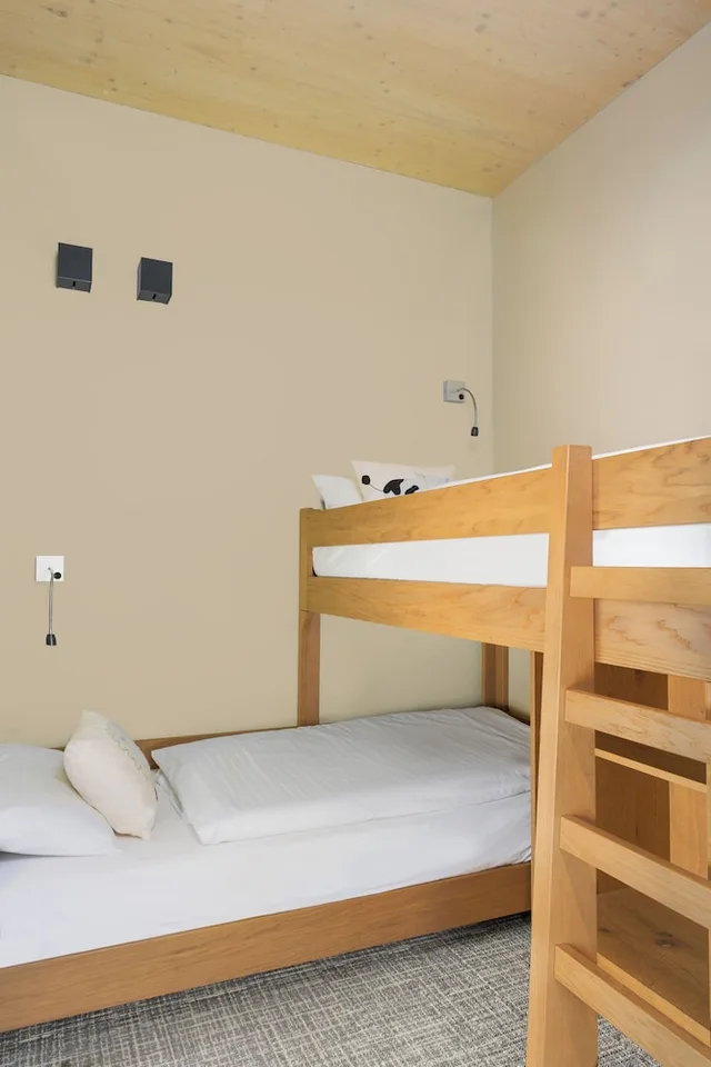 غرفة كومفورت عائلية بسرير كينج وأسرّة بطابقين بشرفة، Falkensteiner Hotel Sonnenalpe 1/10