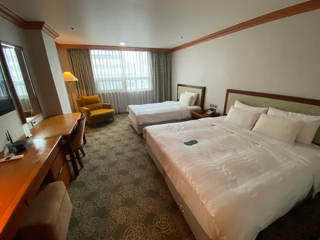 غرفة عائلية بسريرين منفصلين وسرير مزدوج وسرير فردي، Hotel International 1/1