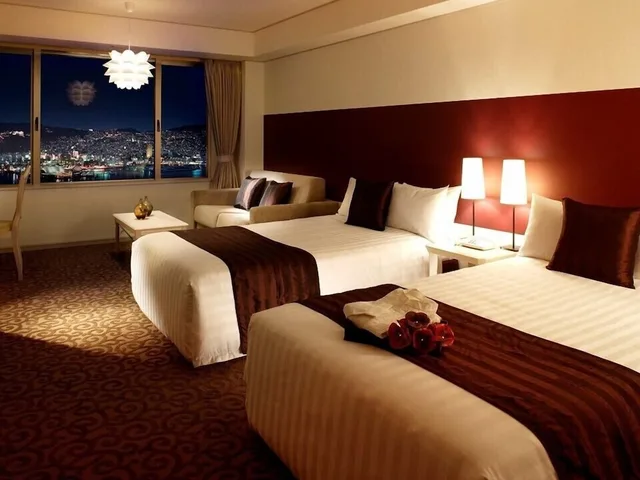 غرفة بريميوم بسريرين منفصلين بإطلالة على المرفأ، Luke Plaza Hotel 1/2