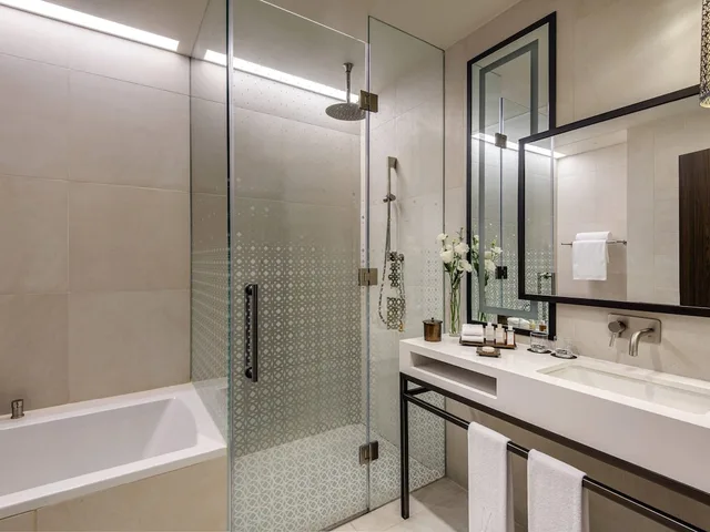 Corniche, Superior, King Bed, with View، Alwadi Hotel Doha - MGallery Collection 6/7