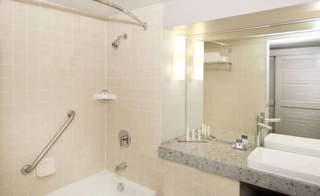 Renovated, 2 Queen Beds, Large, Doubletree By Hilton Bloomington Minneapolis South 5/7