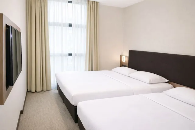 غرفة ديلوكس عائلية بسرير كوين وسرير فردي، Amrise Hotel Kitchener 1/5