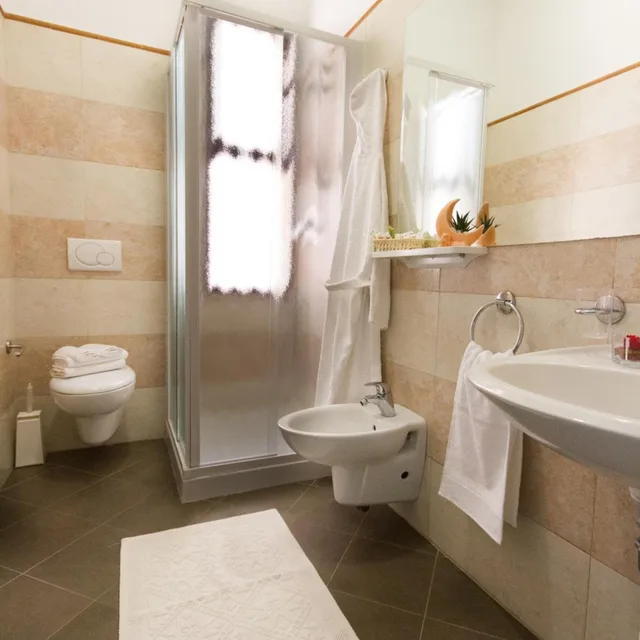 غرفة رباعية، Hotel Augustus 5/8