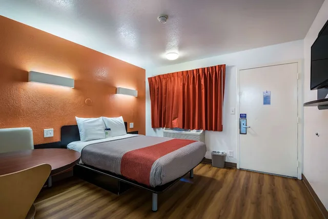 غرفة قياسية بسرير كوين للمدخنين لذوي الإعاقة، Motel6 Bessemer, AL - Birmingham 2/8