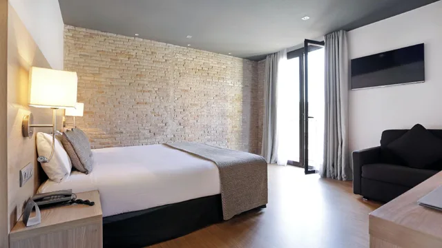 غرفة ثلاثية بثلاثة أسرّة، Hotel Arc La Rambla 1/1