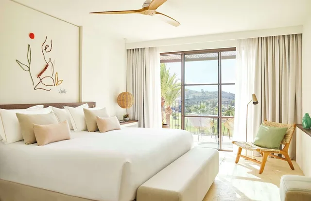 Deluxe, King Bed, Golf Course View، La Zambra the Unbound Collection By Hyatt 1/2
