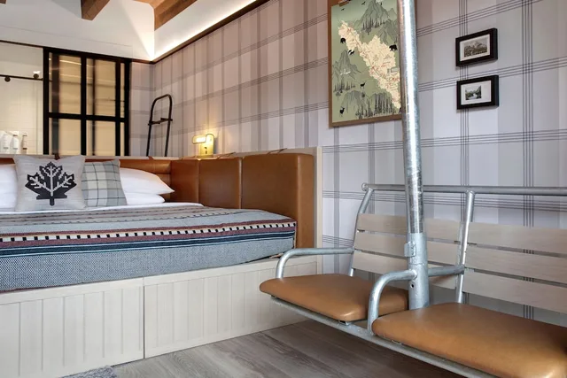 غرفة بسريرين كوين لذوي الإعاقة، Moxy Banff 3/3