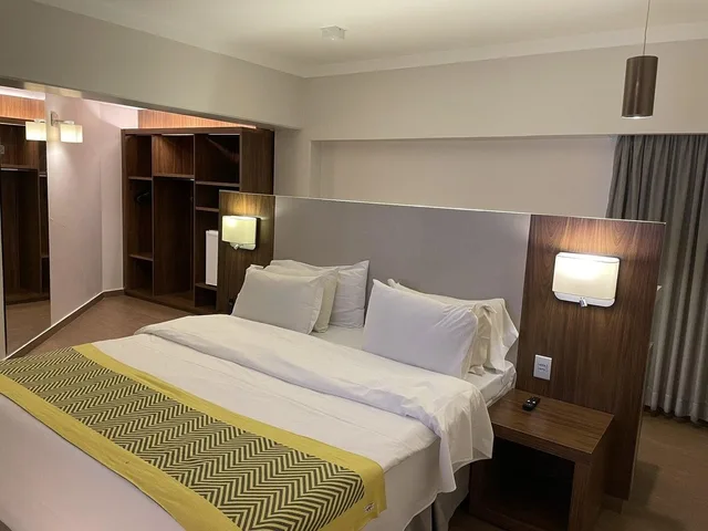 Suite, Oasis Plaza 1/9