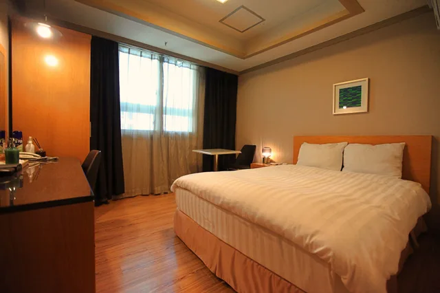 غرفة قياسية بسرير مزدوج، Changwon AT Business Hotel 1/2