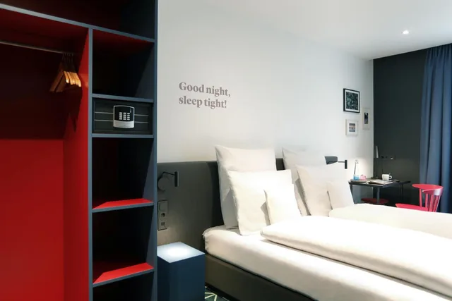 Standard, King Bed, Accessible, Sander Hotel 2/2