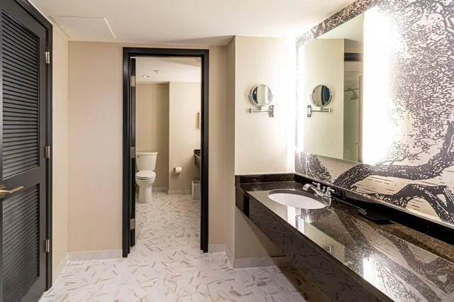 غرفة بريميوم بسرير مزدوج، Williamsburg Lodge 6/6