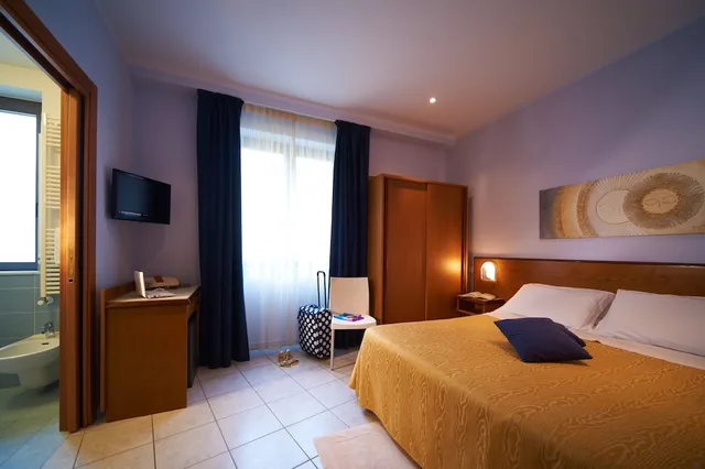 Room, Twin Beds, Hotel Sirio 2/6