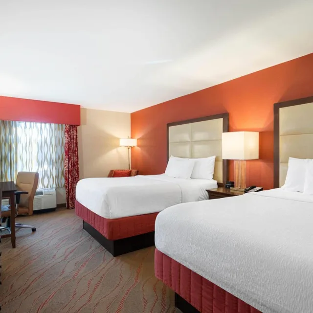 غرفة، La Quinta Inn Suites Pigeon Forge 2/4
